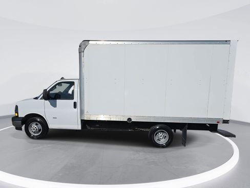 Used 2018 Chevrolet Express 3500 w/ Power Convenience Package image 8