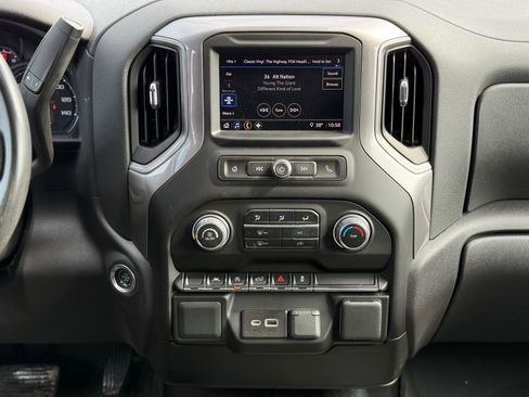 Used 2023 Chevrolet Silverado 1500 Custom image 17