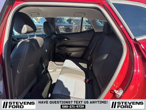 Used 2025 Chevrolet Trax LT w/ LT Convenience Package image 29