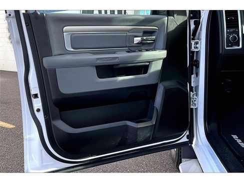 Used 2019 RAM 1500 Classic SLT w/ Luxury Group image 19