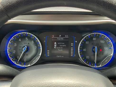 Used 2020 Chrysler Pacifica Touring FWD image 19