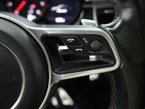 Used 2018 Porsche Macan AWD/4WD image 28