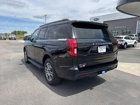 Used 2025 Ford Expedition Active AWD/4WD image 3
