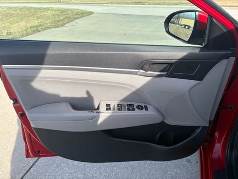 Used 2019 Hyundai Elantra SEL image 8