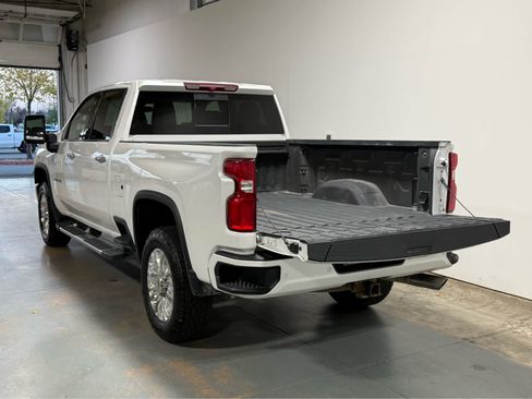 Used 2023 Chevrolet Silverado 2500 High Country w/ Safety Package II AWD/4WD image 4