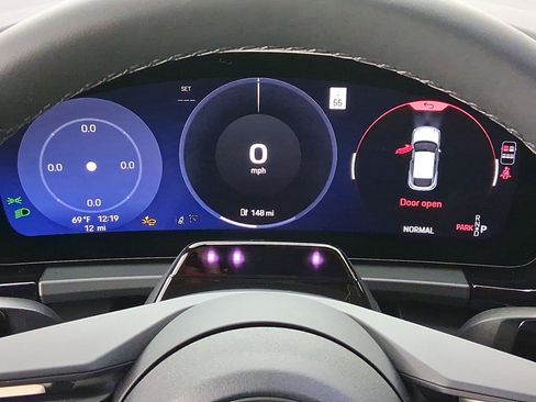 New 2026 Porsche Macan Electric image 18