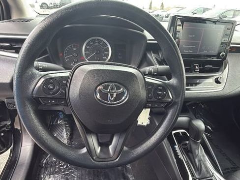 Used 2022 Toyota Corolla LE image 18