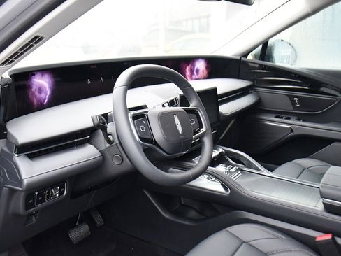 Used 2026 Lincoln Nautilus Premier w/ Jet Appearance Package image 11