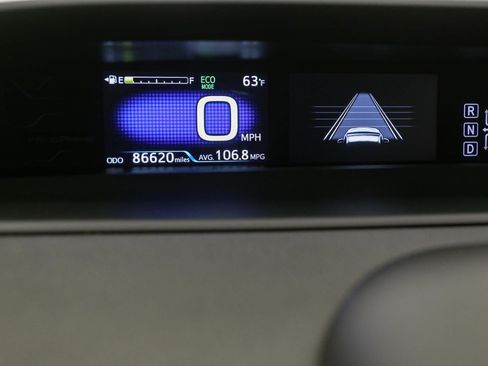 Used 2017 Toyota Prius Prime Premium image 35