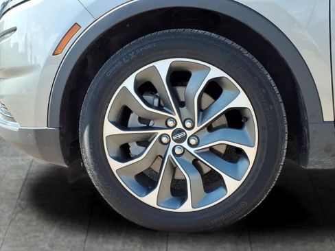 Used 2023 Lincoln Nautilus Reserve AWD/4WD image 8