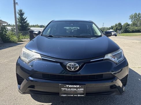 Used 2018 Toyota RAV4 LE FWD image 9