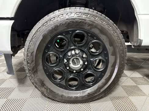 Used 2025 Ford F350 Lariat w/ Black Appearance Package image 12