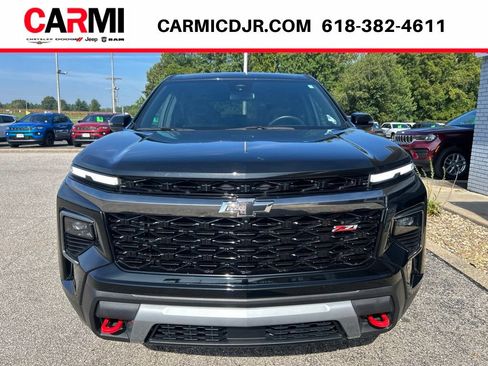 Used 2024 Chevrolet Traverse Z71 AWD/4WD image 2