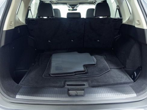 Used 2022 Nissan Rogue SL w/ SL Premium Package image 9