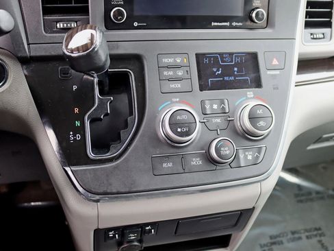 Used 2018 Toyota Sienna XLE w/ XLE Navigation Package image 24