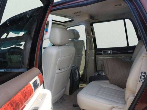 Used 2003 Lincoln Navigator Premium image 9