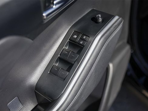 Used 2023 Toyota Highlander XLE image 25