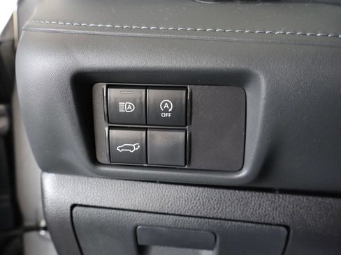 Used 2024 Toyota Highlander XLE AWD/4WD image 18