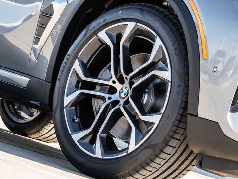 New 2026 BMW X5 xDrive50e image 6