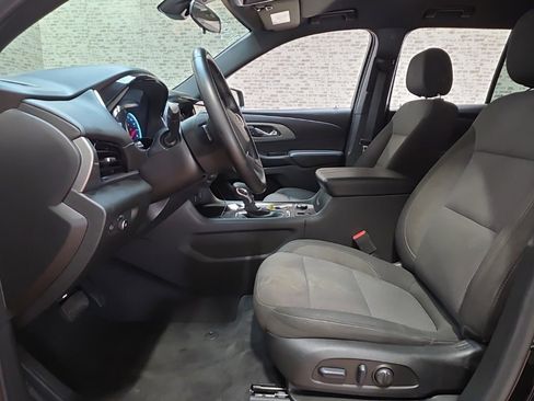 Used 2023 Chevrolet Traverse LT image 25