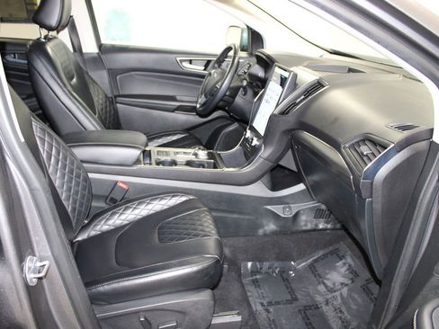 Used 2024 Ford Edge Titanium image 27