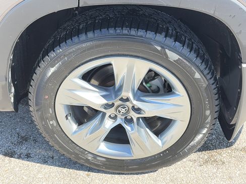 Used 2018 Toyota Highlander Limited w/ Protection Package #3 AWD/4WD image 9