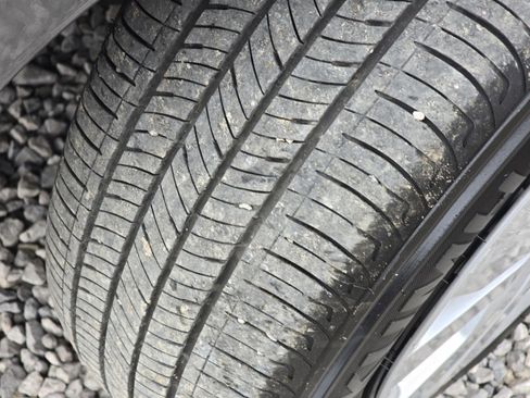 Used 2025 Nissan Versa S w/ Trunk Package image 31