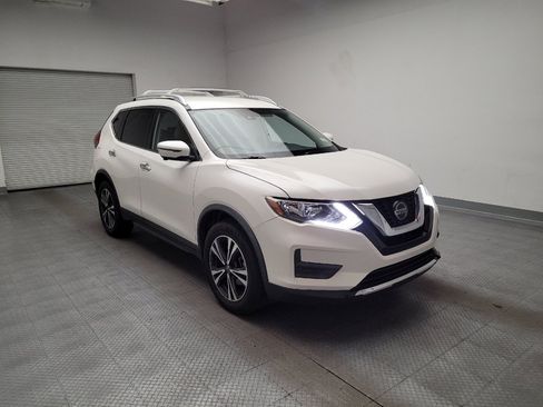 Used 2020 Nissan Rogue SV w/ Premium Package FWD image 13