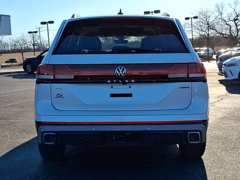 Used 2024 Volkswagen Atlas Peak Edition SEL image 5