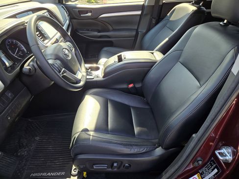 Used 2018 Toyota Highlander XLE image 15