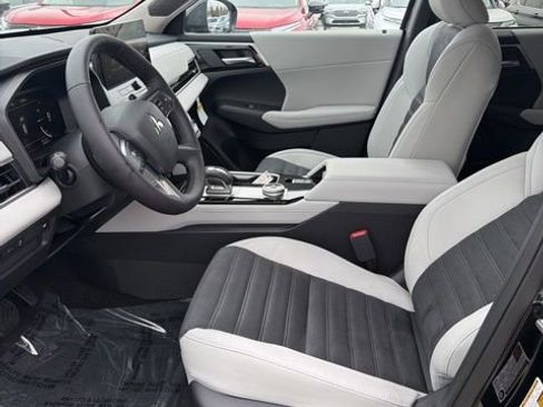 New 2026 Mitsubishi Outlander SE FWD image 9
