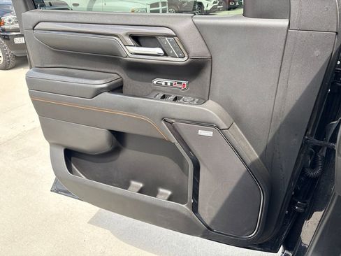 Used 2022 GMC Sierra 1500 AT4 w/ AT4 Preferred Package AWD/4WD image 13