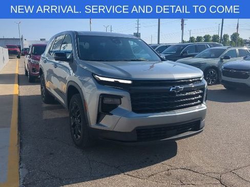Used 2024 Chevrolet Traverse LS w/ Midnight/Sport Edition FWD image 8