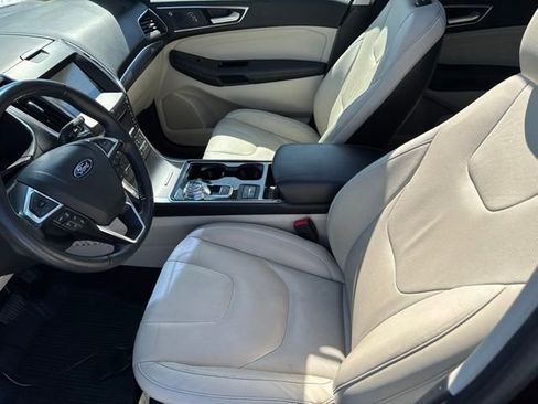 Used 2019 Ford Edge Titanium w/ Equipment Group 301A AWD/4WD image 17