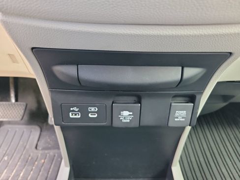 Used 2025 Honda Odyssey Touring image 23