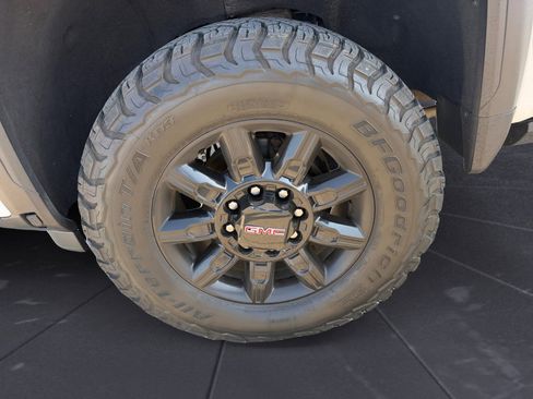 Used 2024 GMC Sierra 2500 AT4 w/ AT4 Premium Plus Package image 9