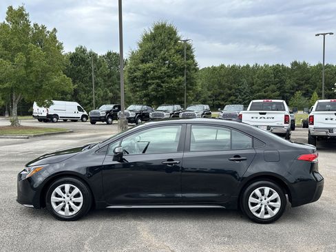Used 2023 Toyota Corolla LE image 4