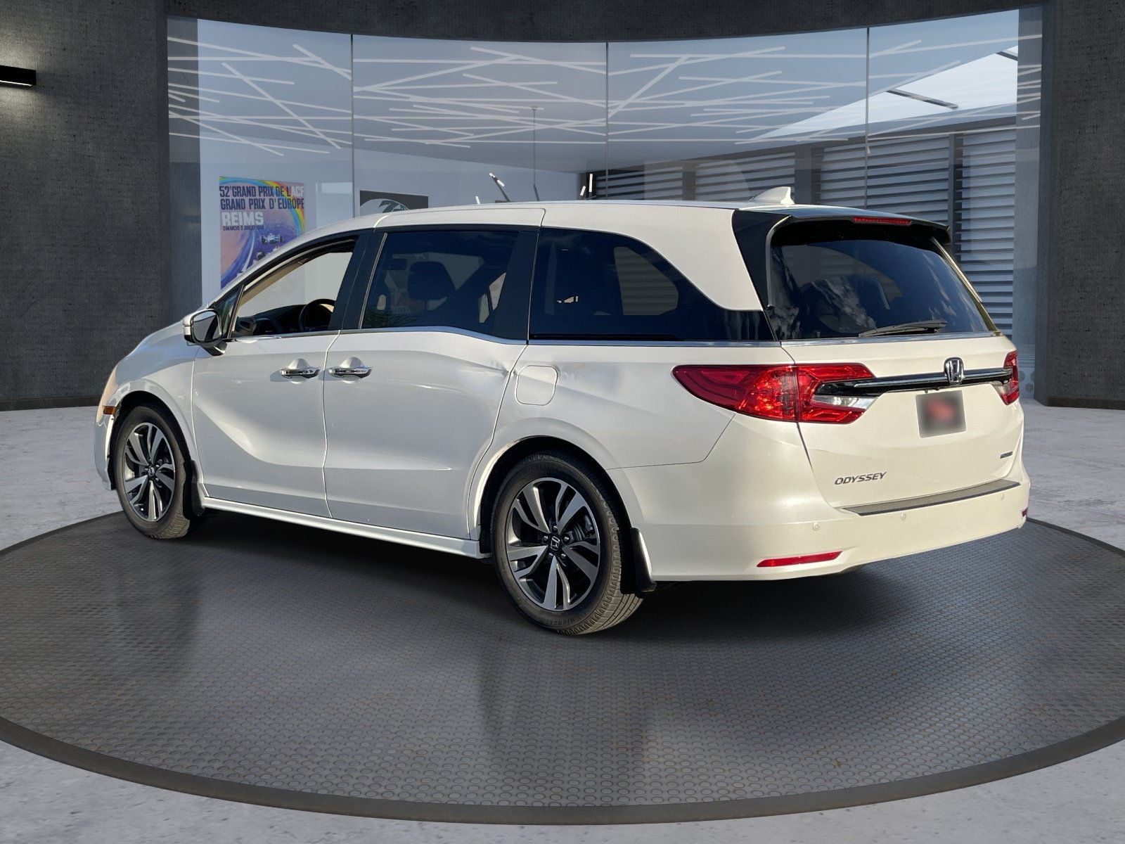 Used 2024 Honda Odyssey Touring image 4