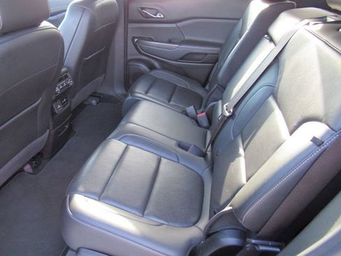 Used 2023 GMC Acadia SLT FWD image 18