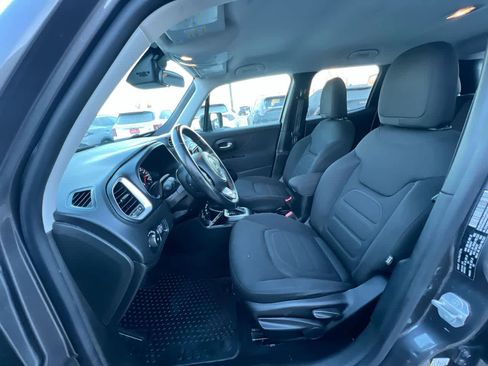 Used 2019 Jeep Renegade Latitude w/ Cold Weather Group image 11