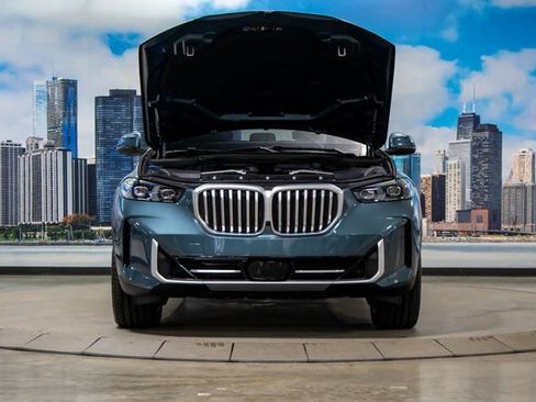 Certified 2024 BMW X5 xDrive40i w/ Premium Package image 4