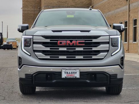 New 2026 GMC Sierra 1500 SLE image 3