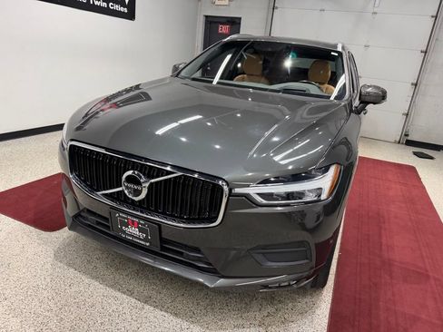 Used 2019 Volvo XC60 T6 Momentum w/ Advanced Package AWD/4WD image 5