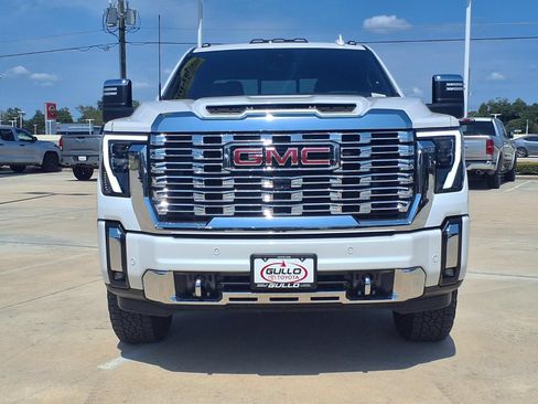 Used 2025 GMC Sierra 2500 Denali w/ Denali Reserve Package AWD/4WD image 3
