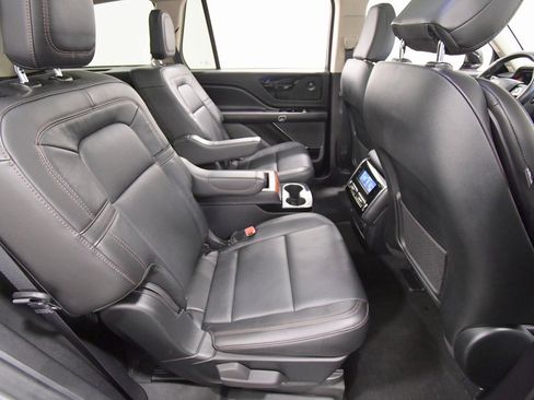 Used 2023 Lincoln Aviator Reserve w/ Equipment Group 201A image 18