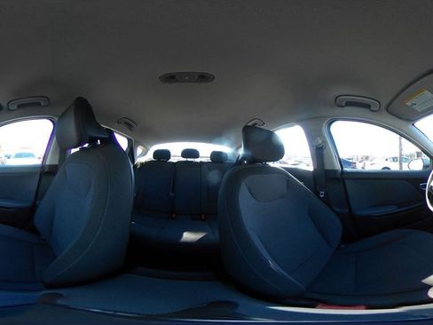 Used 2025 Kia K4 LXS image 43