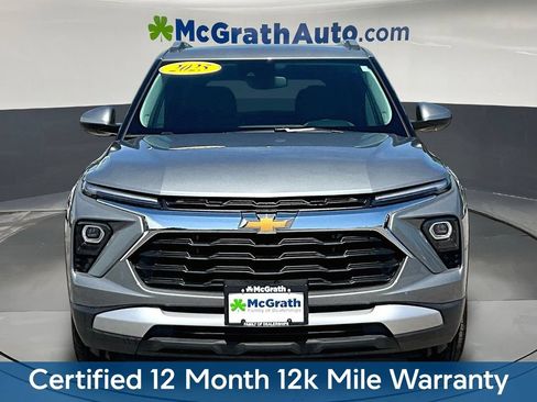 Used 2025 Chevrolet TrailBlazer LT FWD image 2