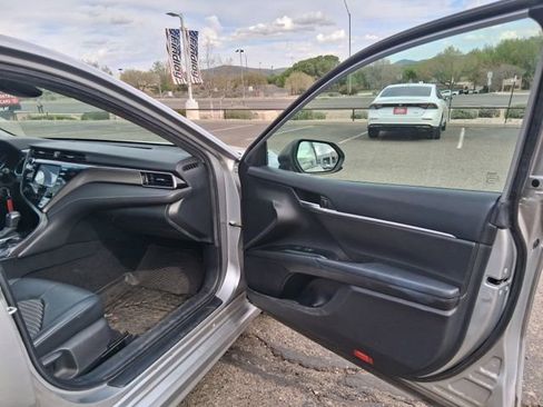 Used 2020 Toyota Camry SE w/ Carpet Mat Package image 12