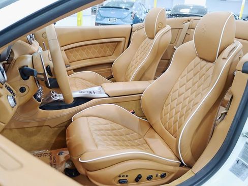 Used 2011 Ferrari California RWD image 27