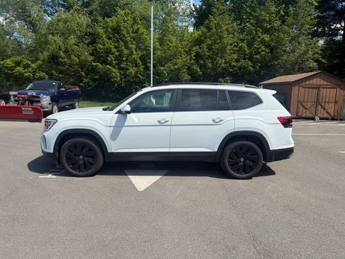 Used 2024 Volkswagen Atlas SE AWD/4WD image 9